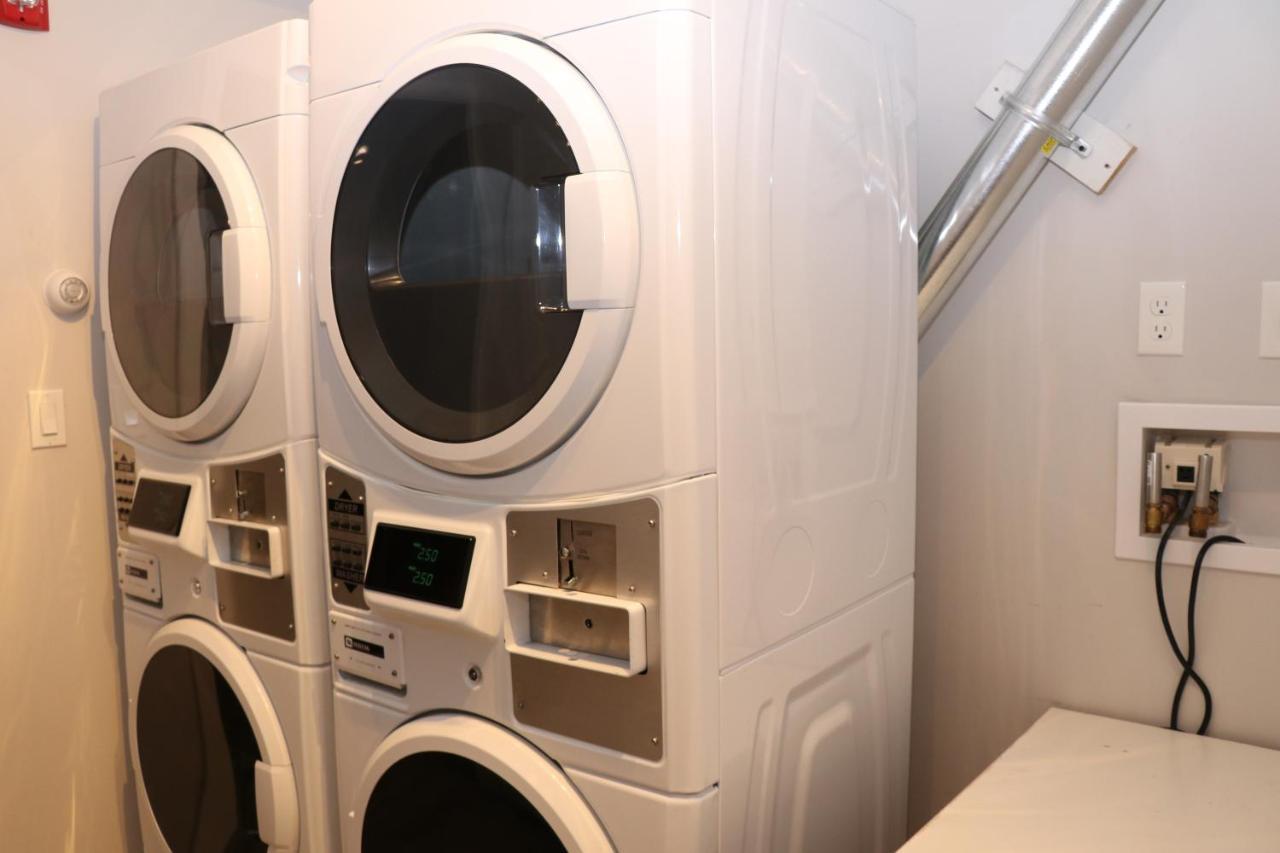 A Stylish Stay W/ A Queen Bed, Heated Floors.. #24 브루클라인 외부 사진
